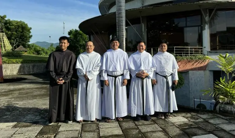 Mission-Bound Friars Hold Retreat with Seasoned Missionary